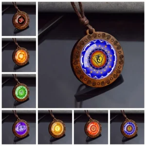Colgante de madera con los 7 chakras