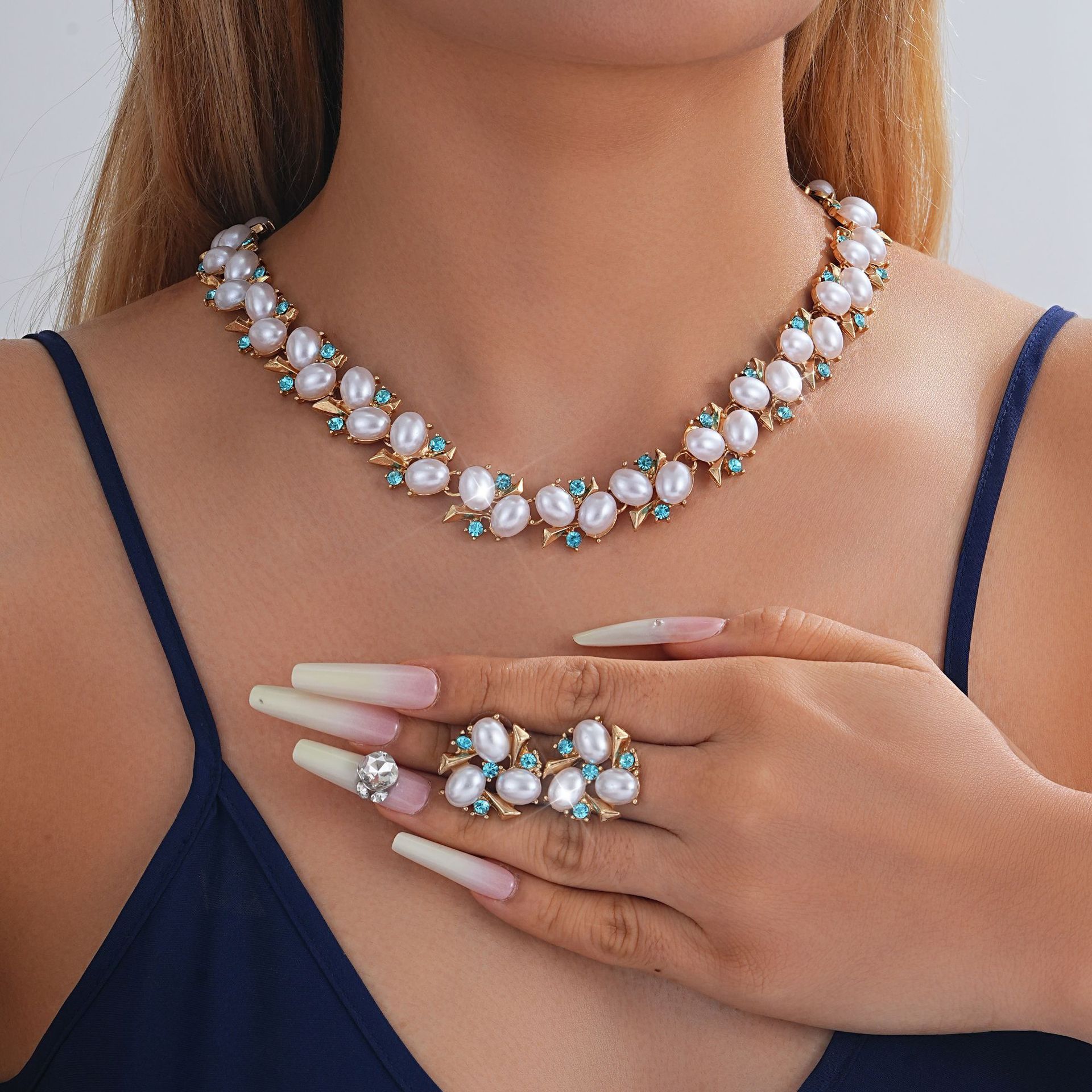 Conjunto de collar y pendientes color dorado-turquesa - Imagen 3